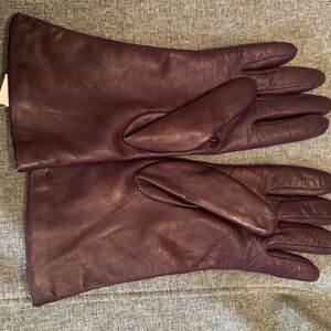 Brown Italian leather women’s gloves with cashmere lining never worn